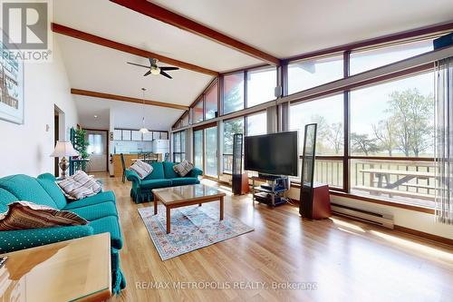 40 Rabbit Road, Brighton, ON - Indoor Photo Showing Living Room