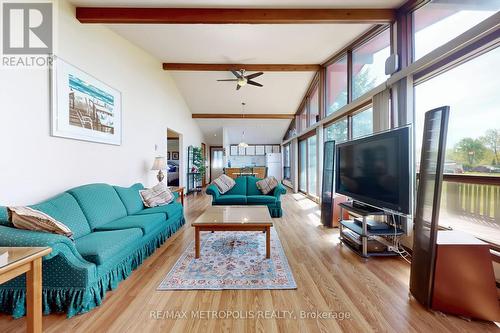 40 Rabbit Road, Brighton, ON - Indoor Photo Showing Living Room