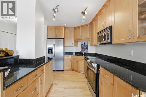 701 902 Spadina Crescent E, Saskatoon, SK - Indoor Photo Showing Kitchen