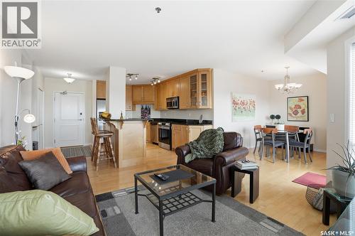 701 902 Spadina Crescent E, Saskatoon, SK - Indoor Photo Showing Living Room