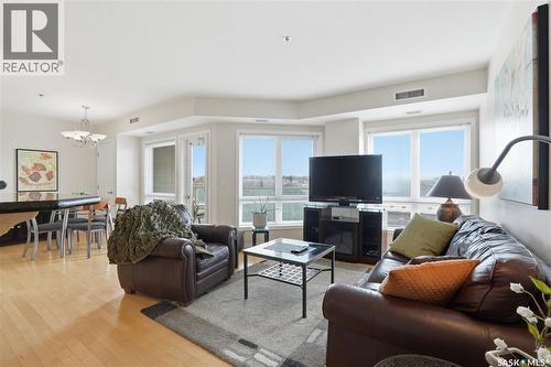 701 902 Spadina Crescent E, Saskatoon, SK - Indoor Photo Showing Living Room