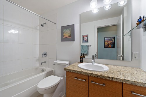C02-38 Front St, Nanaimo, BC - Indoor Photo Showing Bathroom