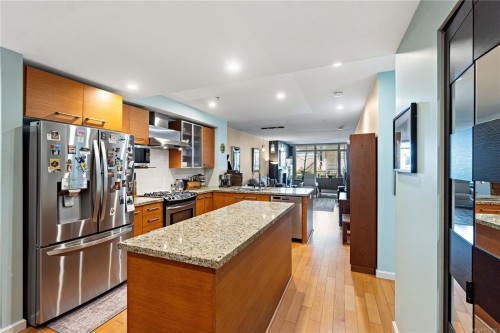 C02-38 Front St, Nanaimo, BC - Indoor Photo Showing Kitchen