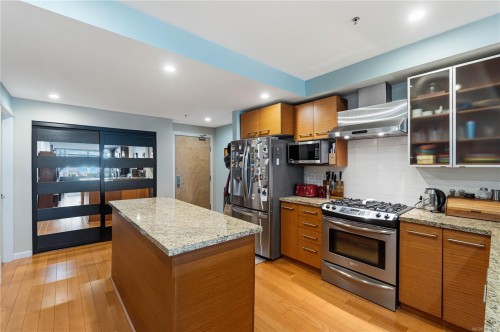 C02-38 Front St, Nanaimo, BC - Indoor Photo Showing Kitchen