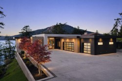 418 Lands End Rd North Saanich, BC V8L 5L9