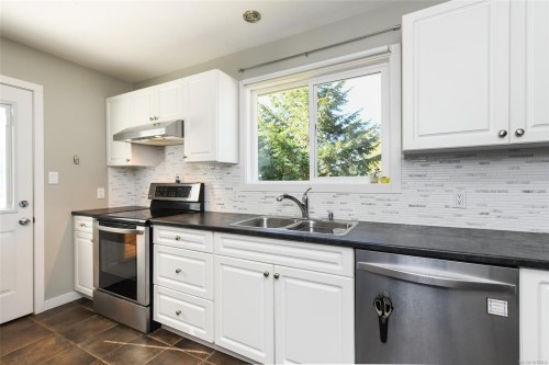 280 Glacier View Dr, Comox, BC 