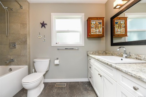 280 Glacier View Dr, Comox, BC 
