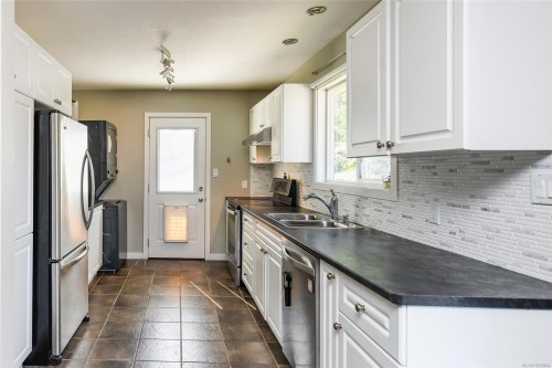 280 Glacier View Dr, Comox, BC 