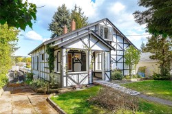 824 Ellery St Esquimalt, BC V9A 4R7
