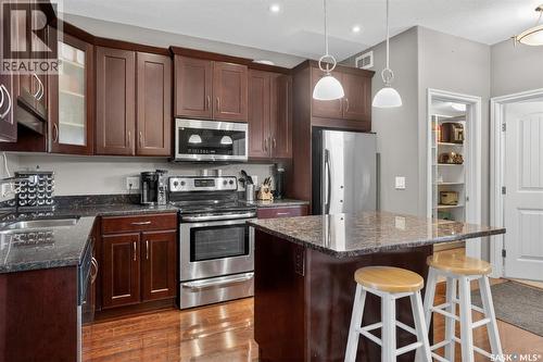 1036 Willowgrove Crescent, Saskatoon, SK - Indoor Photo Showing Kitchen With Double Sink With Upgraded Kitchen