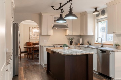 1108 Viewtop Rd, Duncan, BC 