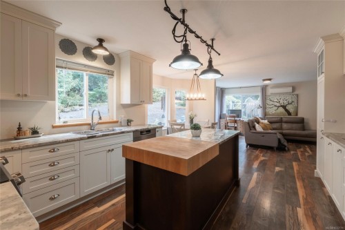 1108 Viewtop Rd, Duncan, BC 