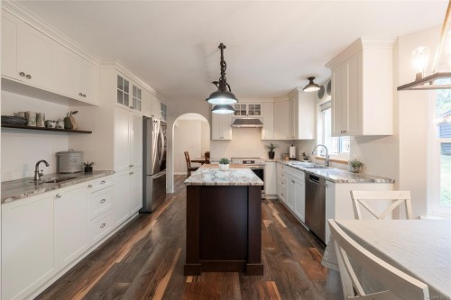 1108 Viewtop Rd, Duncan, BC 