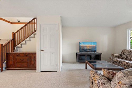 5-10008 Third St, Sidney, BC 