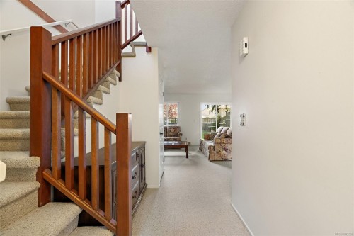 5-10008 Third St, Sidney, BC 