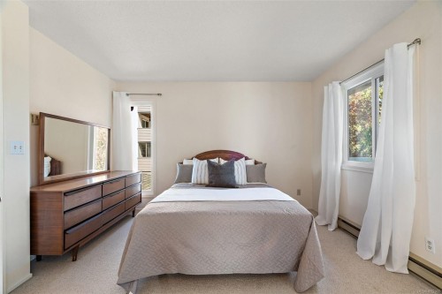 5-10008 Third St, Sidney, BC 