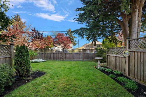 5-10008 Third St, Sidney, BC 