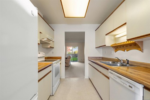 5-10008 Third St, Sidney, BC 