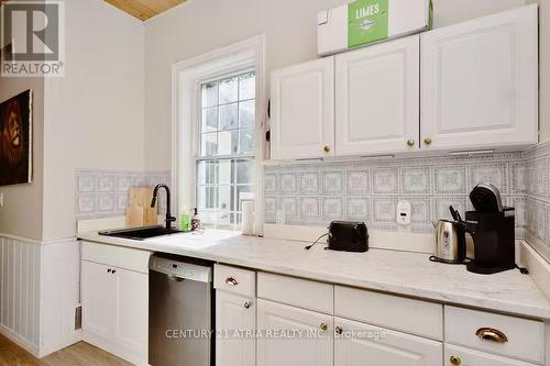 4359 Hepinstall Landing, Severn, ON - Indoor Photo Showing Kitchen