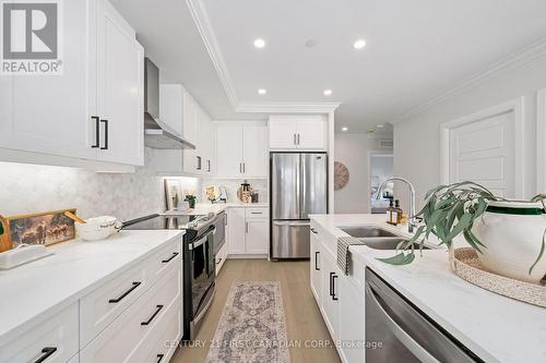 203 - 1560 Upper West Avenue, London South (South B), ON - Indoor Photo Showing Kitchen With Double Sink With Upgraded Kitchen