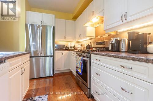 66 Springvalley Crescent, Hamilton, ON - Indoor Photo Showing Kitchen