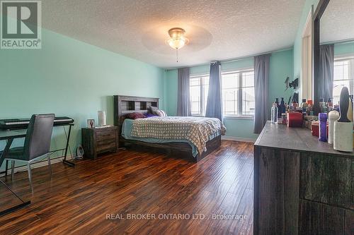 66 Springvalley Crescent, Hamilton, ON - Indoor Photo Showing Bedroom
