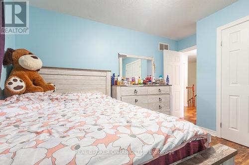 66 Springvalley Crescent, Hamilton, ON - Indoor Photo Showing Bedroom