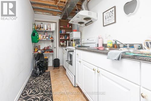 66 Springvalley Crescent, Hamilton, ON - Indoor Photo Showing Kitchen