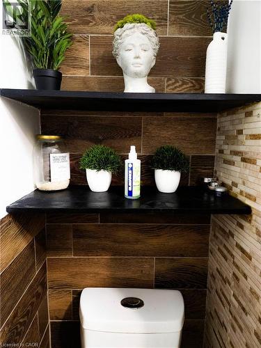 Contemporary bathroom featuring wood-look wall tile, a mosaic tile accent wall, and two built-in shelves - 34 Christopher Drive, Cambridge, ON - Indoor Photo Showing Bathroom
