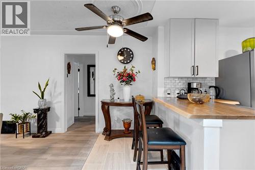 Contemporary kitchen bar with a light wood-finish countertop - 34 Christopher Drive, Cambridge, ON - Indoor
