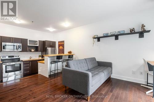 102 - 360 Cumberland Street, Ottawa, ON - Indoor Photo Showing Kitchen