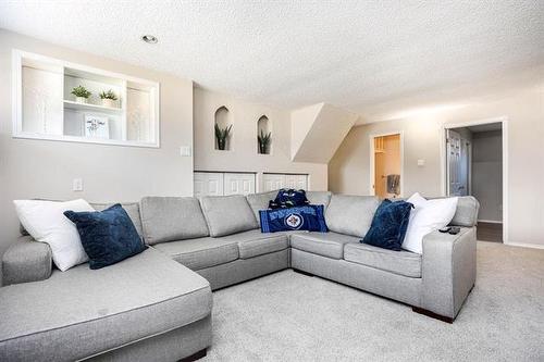 26 Ashworth St, Winnipeg, MB 