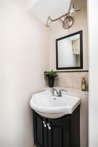 26 Ashworth St, Winnipeg, MB 