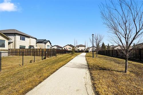 23 Baltic Bay, Winnipeg, MB 