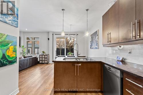 5142 Ancient Stone Avenue, Mississauga, ON - Indoor Photo Showing Kitchen With Double Sink