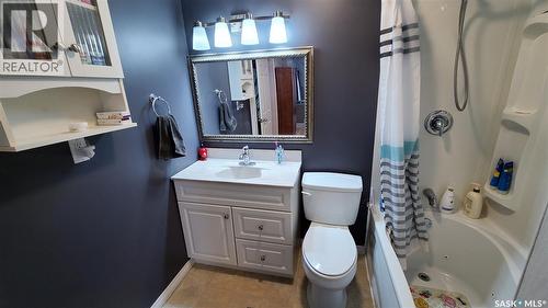 215 Mergens Street, Weyburn, SK - Indoor Photo Showing Bathroom