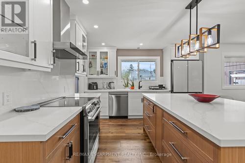 45 Driftwood Drive, Brantford, ON - Indoor Photo Showing Kitchen With Upgraded Kitchen
