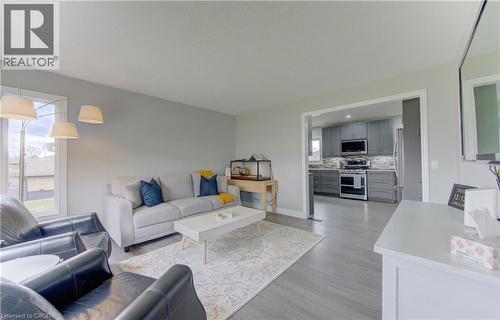196 Myers Road, Cambridge, ON - Indoor Photo Showing Living Room