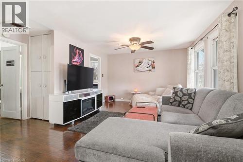 66 East 32Nd Street, Hamilton, ON - Indoor Photo Showing Living Room