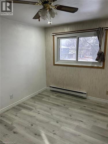 Light wood-finish flooring complements the room's neutral wall tones - 744 Parkview Crescent, Cambridge, ON - Indoor