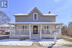 UPPER - 17 ROYAL STREET Oshawa, ON L1H 2T5