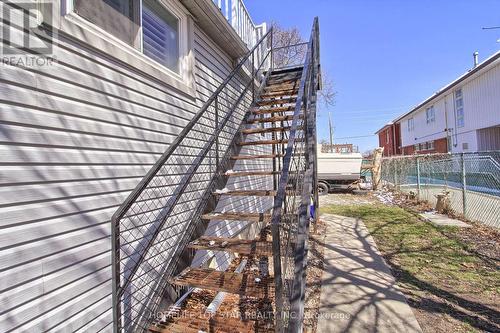 UPPER - 17 ROYAL STREET , Oshawa, Ontario L1H 2T5 5
