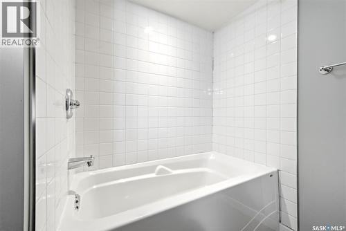 3720 Allen Avenue, Regina, SK - Indoor Photo Showing Bathroom