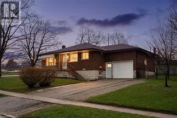23 KNIGHTSWOOD Boulevard Guelph, ON N1E 3W3