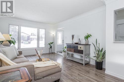 A flexible space to suit your family's needs. - 3 Oren Boulevard, Barrie, ON - Indoor Photo Showing Living Room
