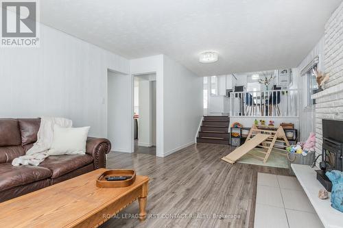 Room for relaxing while the kids play nearby. - 3 Oren Boulevard, Barrie, ON - Indoor Photo Showing Living Room