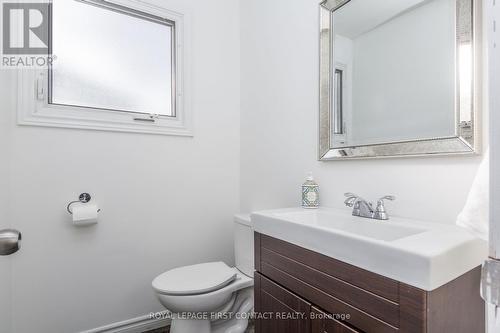 Thoughtfully located off the living room. - 3 Oren Boulevard, Barrie, ON - Indoor Photo Showing Bathroom