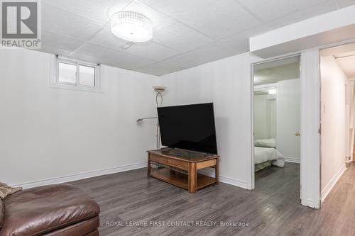 A comfortable living space with added privacy. - 3 Oren Boulevard, Barrie, ON - Indoor