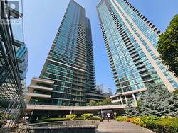 4901 - 33 BAY STREET Toronto, ON M5J 2Z3
