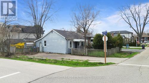 1062 West Avenue, Mississauga, ON - Outdoor